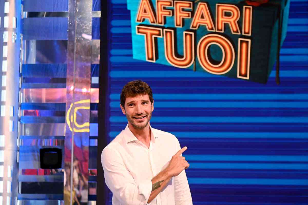 affari tuoi cosa deve fare con i soldi vinti